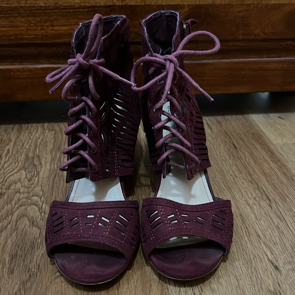 Laser cut Corset Booties 7.5 JustFab - Picture 2 of 12